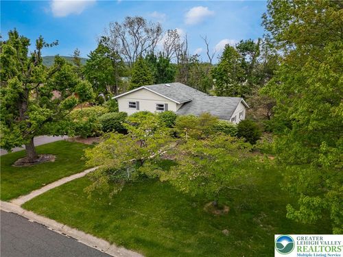 5131 Fairlawn Rd, Center Valley, PA, 18034-9653 | Card Image