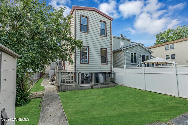 662 Avenue E, Home with 5 bedrooms, 3 bathrooms and null parking in Bayonne NJ | Image 23