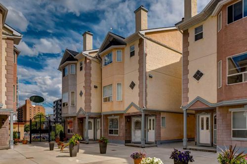 {{alt}} | Card Image