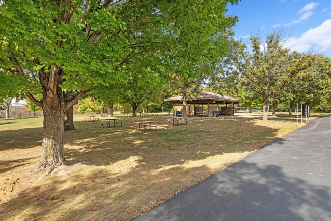 Tons of trails and spaces for picnics! | Image 41