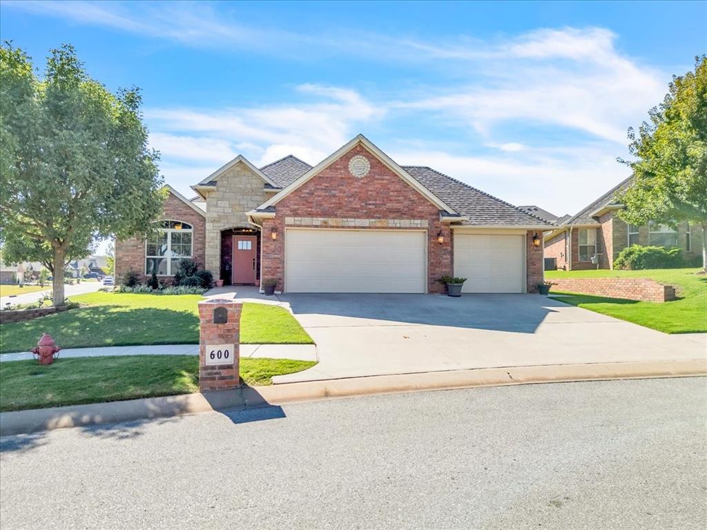 Spavinaw Ln, Edmond, OK 73025