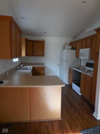 Kitchen w new flooring | Image 3