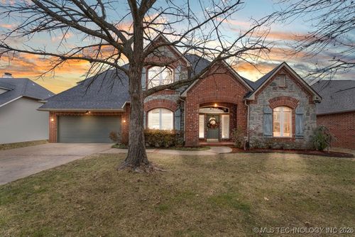 9818 E 83rd Pl, Tulsa, OK, 74133-4302 | Card Image