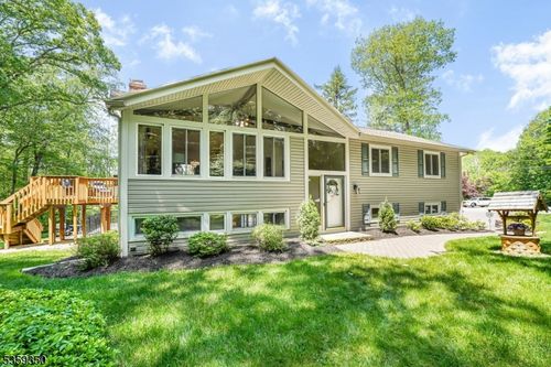 31 Sherwood Ct, Newfoundland, NJ, 07435-1713 | Card Image