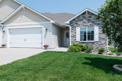 498 Bella Vista Ct, Huxley, IA, 50124-7701 | Card Image