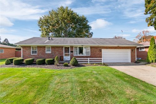 404 31st St Sw, Barberton, OH, 44203-7807 | Card Image