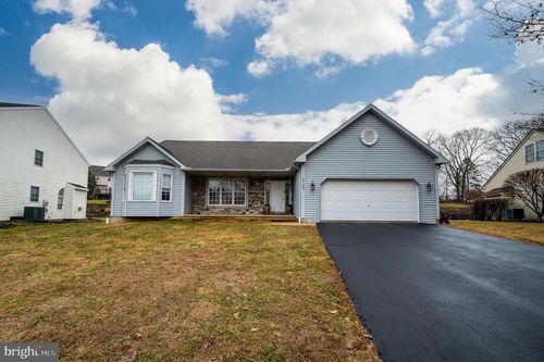 4143 Hill Terrace Dr, SINKING SPRING, PA, 19608-9387 | Card Image