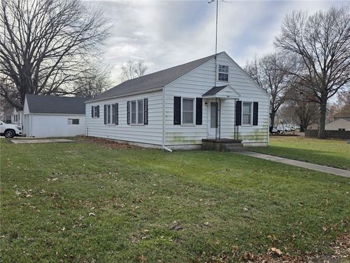 401 S 6th St, Louisburg, KS, 66053-3616 | Card Image