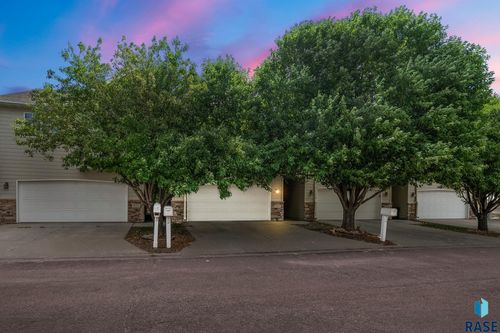 324 S Spring Pl Place, Brandon, SD, 57005 | Card Image