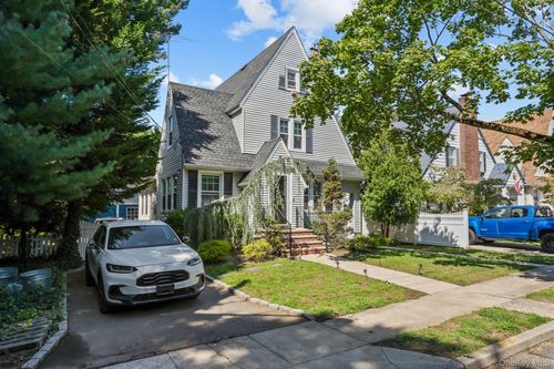 2098 Felix Ct, North Baldwin, NY, 11510-2913 | Card Image