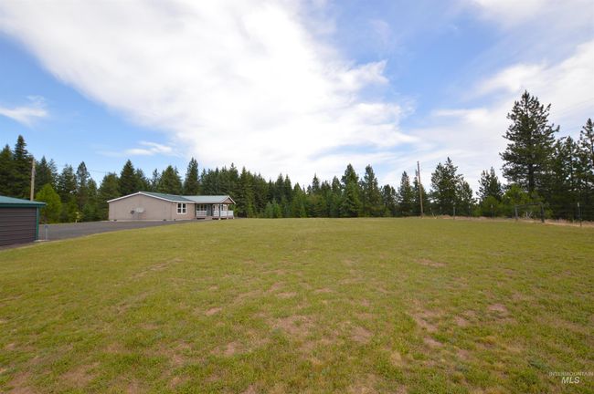 View of green lawn | Image 41