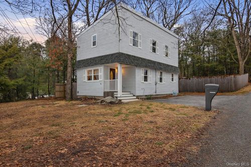 2 Lakeland Pl, Farmingville, NY, 11738-1324 | Card Image