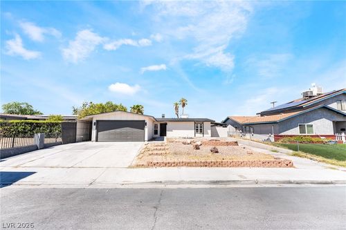 6504 Dinning Ave, Las Vegas, NV, 89107-1223 | Card Image