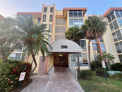 416-200 172nd St, Sunny Isles Beach, FL, 33160-3440 | Card Image