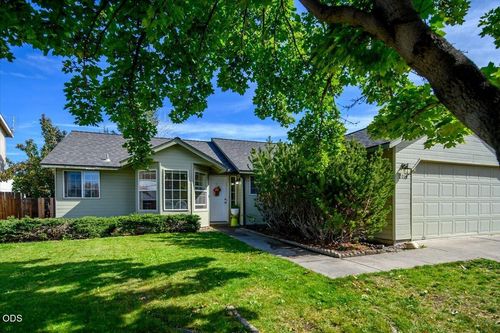 2014 Sw 30th St, Redmond, OR, 97756-8037 | Card Image