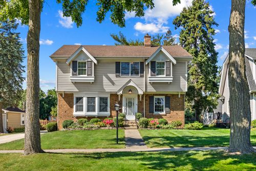 562 S Poplar Ave, Elmhurst, IL, 60126-4018 | Card Image