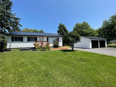 912 8 Th Line Rd, House other with 3 bedrooms, 1 bathrooms and 8 parking in Wolfe Island ON | Image 2