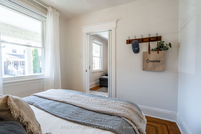 114 London St N, House other with 3 bedrooms, 2 bathrooms and 2 parking in Hamilton ON | Image 15