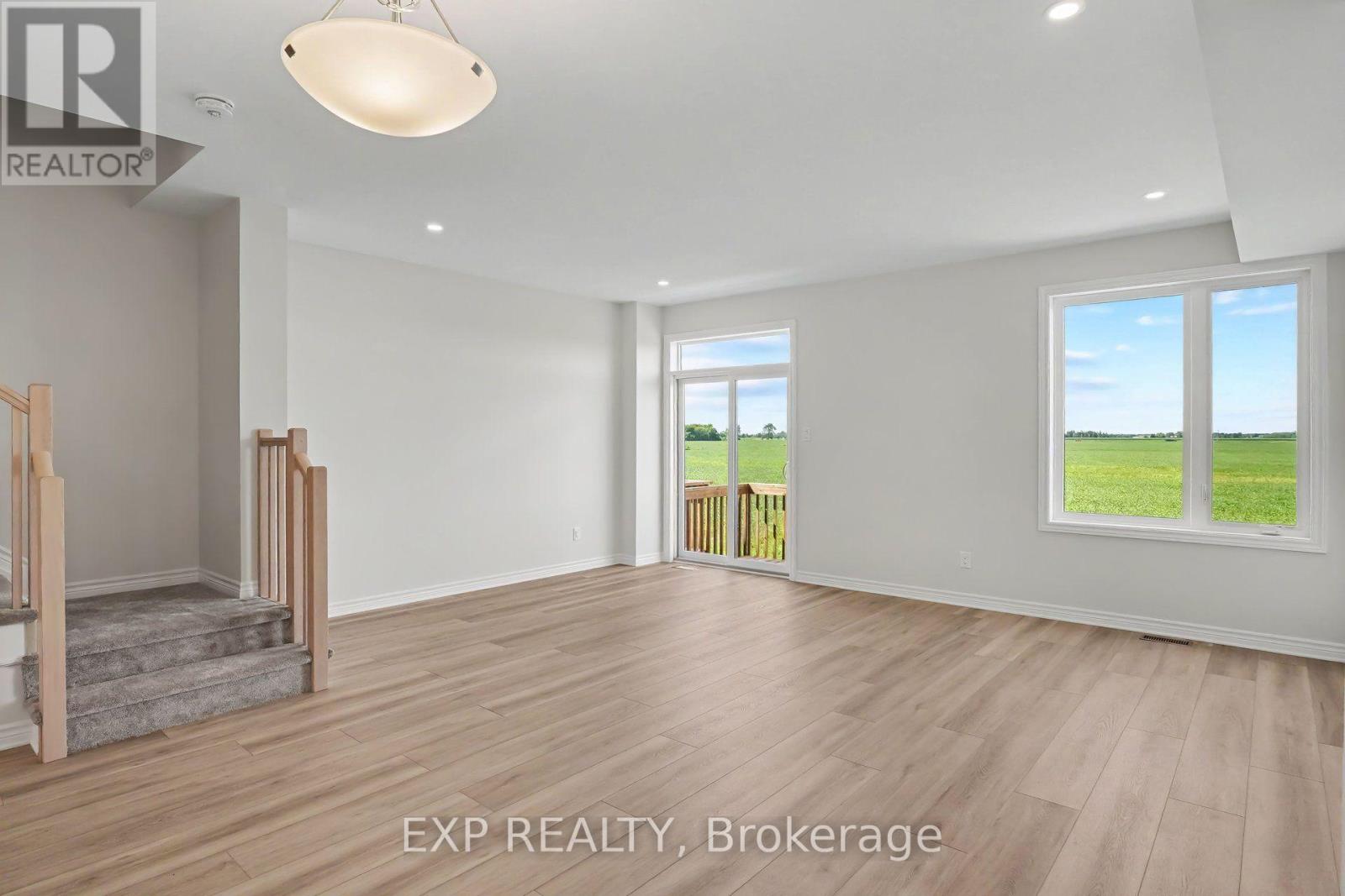 Residential Lease in Russell 5