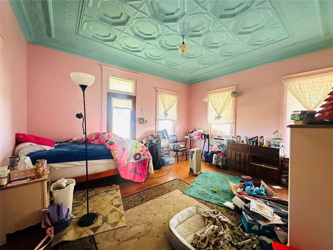 1002 Hopkins St, House other with 5 bedrooms, 3 bathrooms and 2 parking in Yoakum TX | Image 18