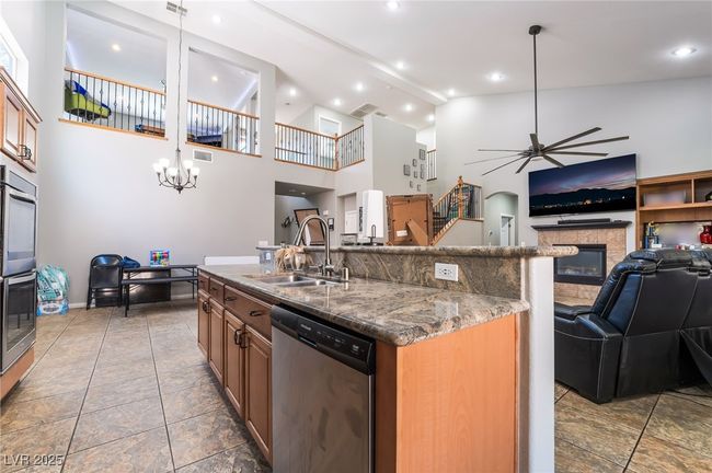 10259 Wolves Den Ln, House other with 4 bedrooms, 3 bathrooms and null parking in Las Vegas NV | Image 10