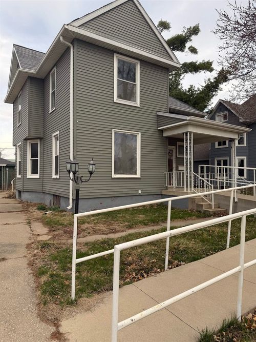 1804 8th Ave, Belle Plaine, IA, 52208-1209 | Card Image