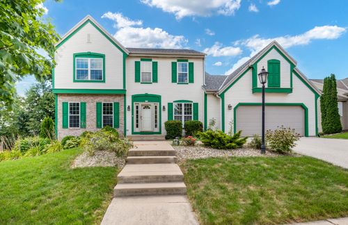 951 River Park Dr, Waukesha, WI, 53189-7781 | Card Image