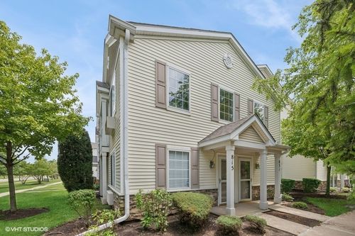 000-815 Silverstone Dr, Carpentersville, IL, 60110-1183 | Card Image