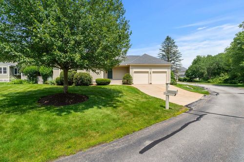 7 Saint Andrews Dr, Bedford, NH, 03110-6129 | Card Image