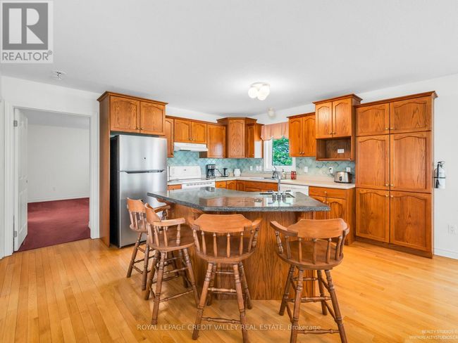 295146 - 8th Line, Home with 3 bedrooms, 3 bathrooms and 20 parking in Amaranth ON | Image 8