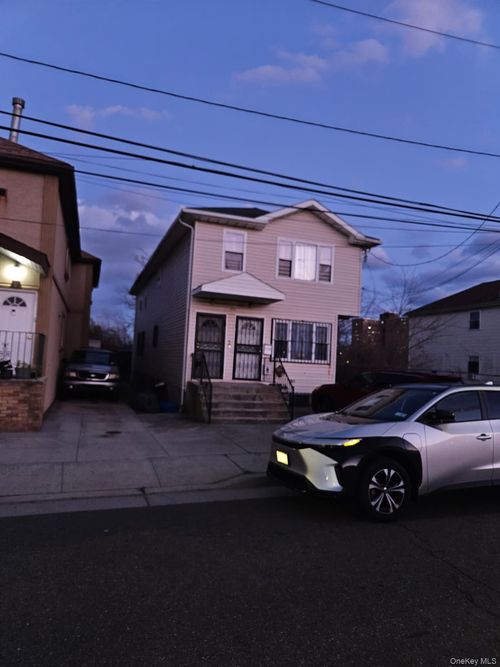 506 Beach 43rd St, Far Rockaway, NY, 11691-1261 | Card Image