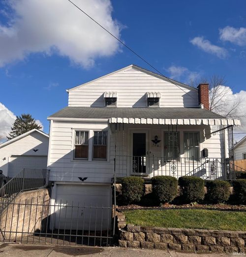 229 S Madison St, Knightstown, IN, 46148-1332 | Card Image