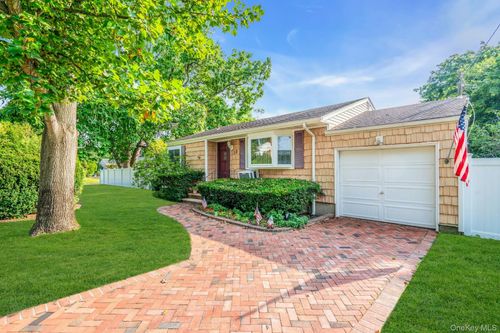 10 Glen Way, Lake Grove, NY, 11755-2204 | Card Image