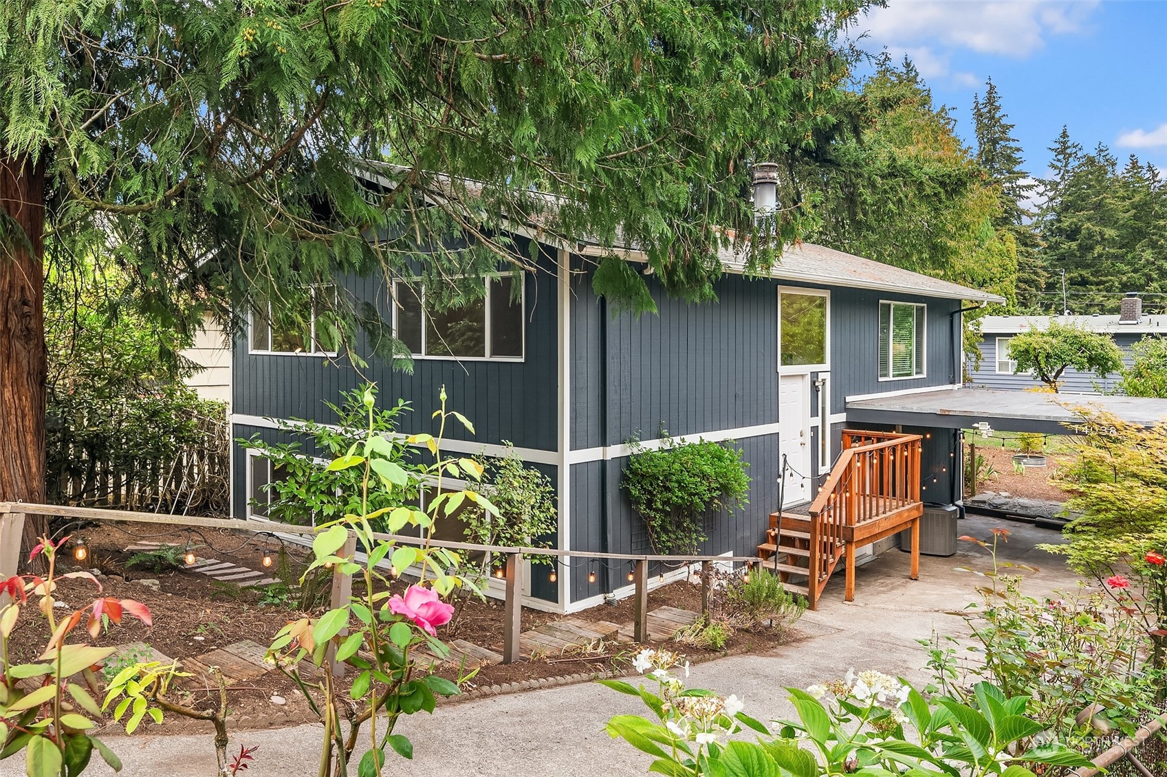 Lenora Pl, Seattle, WA 98133