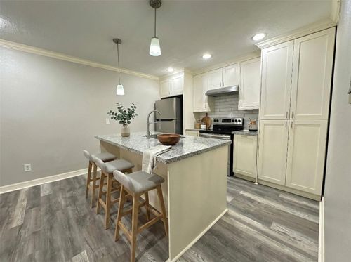 apt-903-7313 Gulf Fwy, Houston, TX, 77017-1562 | Card Image