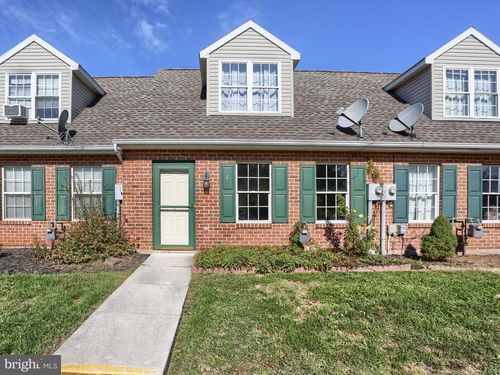 4 Oxford Ct, New Oxford, PA, 17350-1519 | Card Image