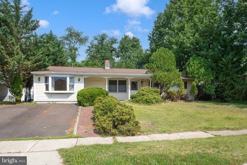 327 Stonybrook Dr, LEVITTOWN, PA, 19055-2015 | Card Image