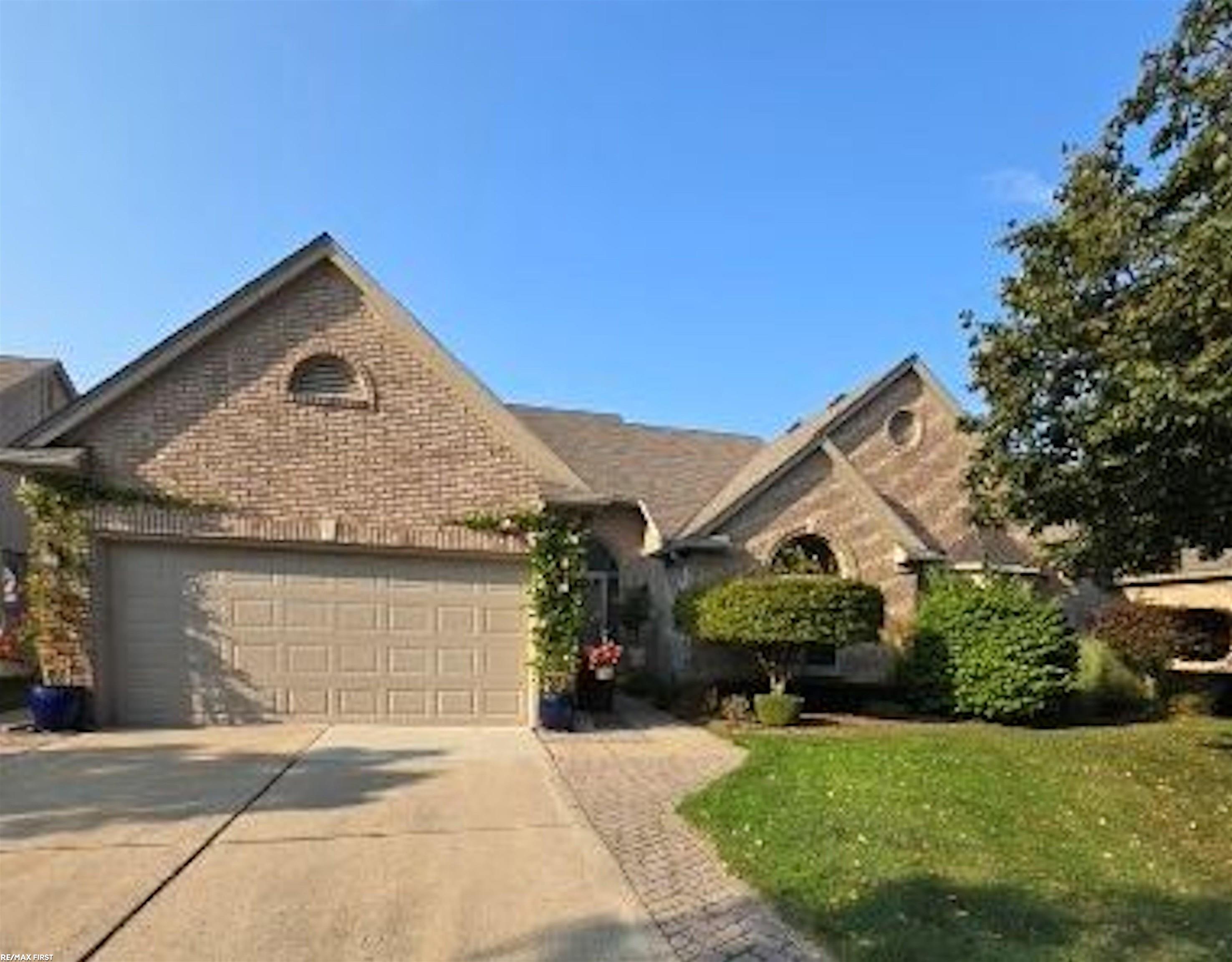 Hillsboro Dr, Macomb, MI 48044