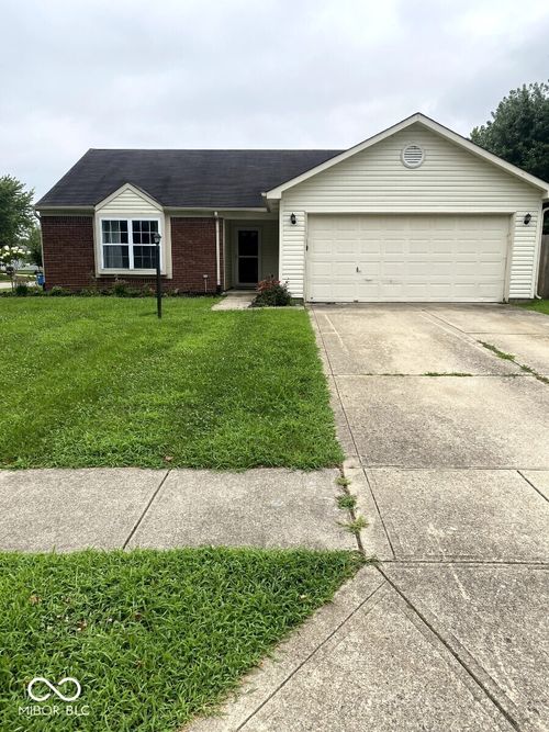 6415 Angel Falls Dr, Noblesville, IN, 46062-8110 | Card Image