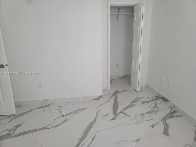 UNIT-103 - 300 E 4 Th St, Condo with 3 bedrooms, 2 bathrooms and null parking in Hialeah FL | Image 7
