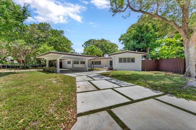 2117 Coral Gardens Dr, House other with 3 bedrooms, 3 bathrooms and null parking in Wilton Manors FL | Image 2