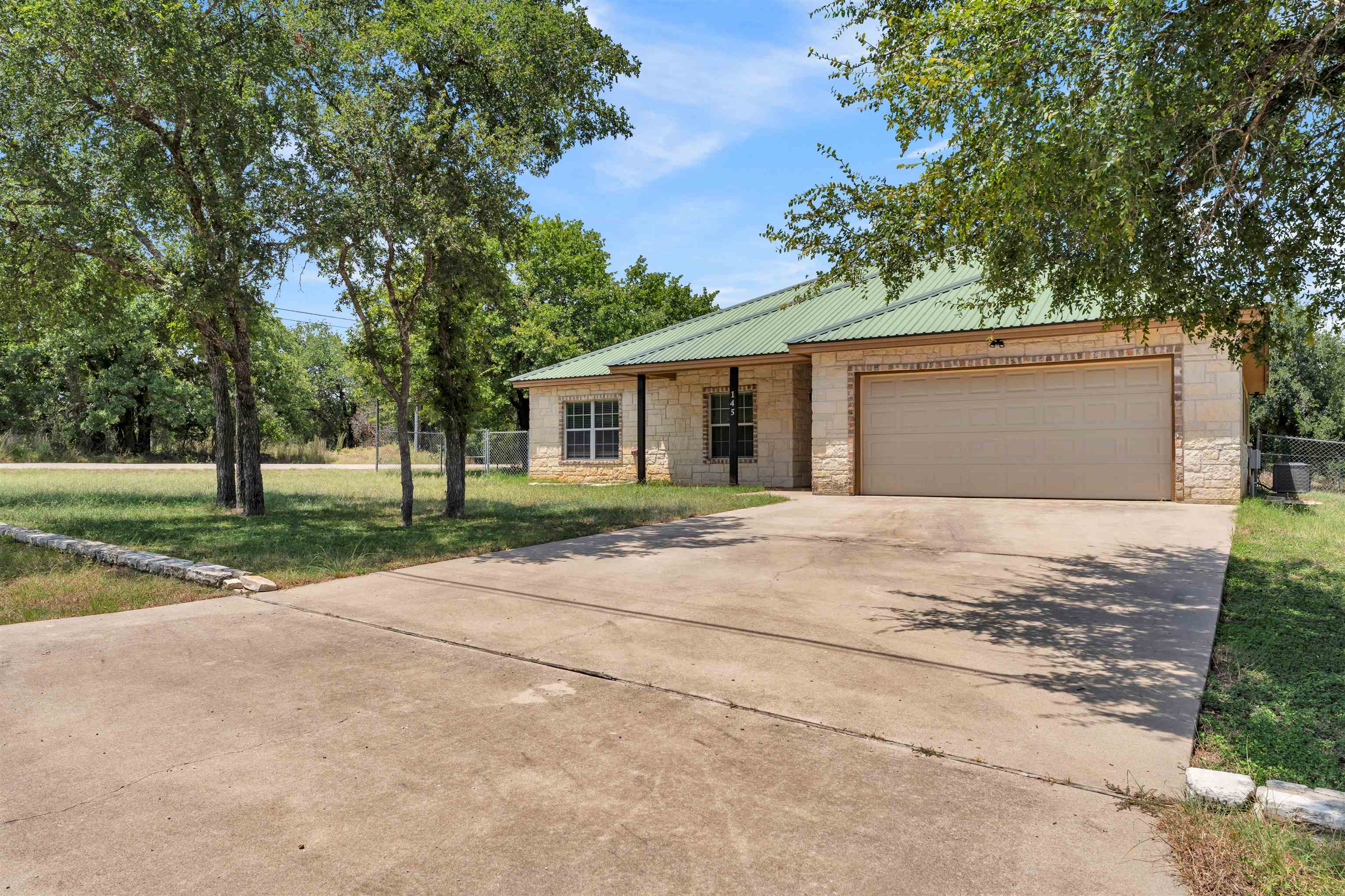 Residential Lease in Kingsland 3
