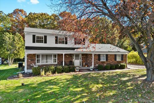 5265 Greenfield Rd, Brighton, MI, 48114-9070 | Card Image