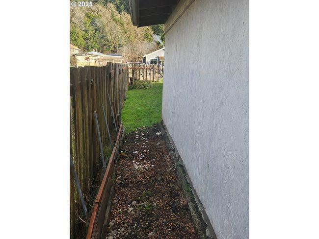 631 2 Nd Ave, House other with 3 bedrooms, 2 bathrooms and null parking in Powers OR | Image 27
