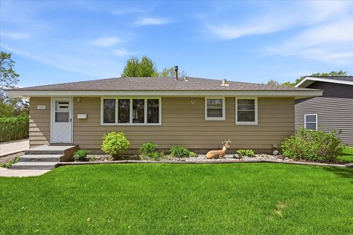 1209 Vincent Pl, Chaska, MN, 55318-2429 | Card Image