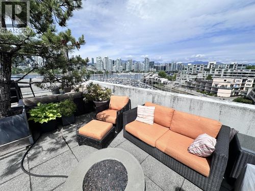 313-674 Leg In Boot Sq, Vancouver, BC, V5Z4B4 | Card Image