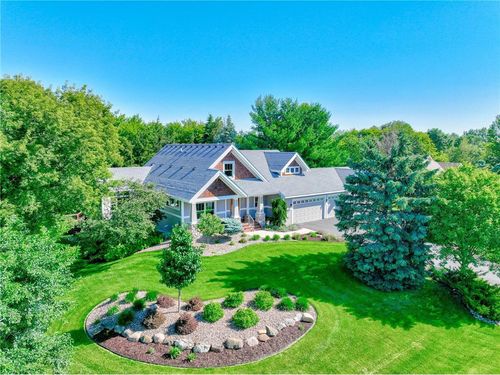 442 Wren Ln, Hudson, WI, 54016-7765 | Card Image