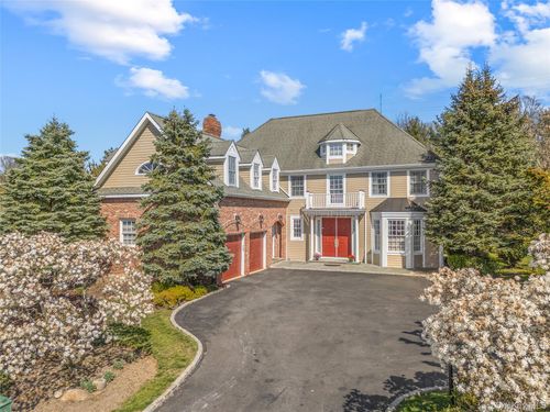 16 Mackay Way, Roslyn, NY, 11576-2169 | Card Image