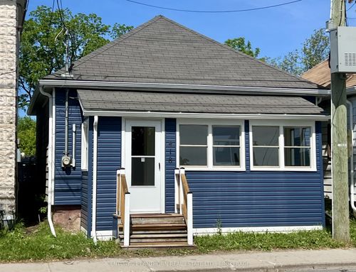 418 Montreal St, Kingston, ON, K7K3H7 | Card Image