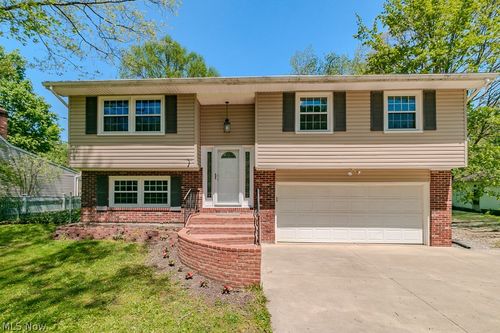 8550 Sharp Ln, Chesterland, OH, 44026-1449 | Card Image